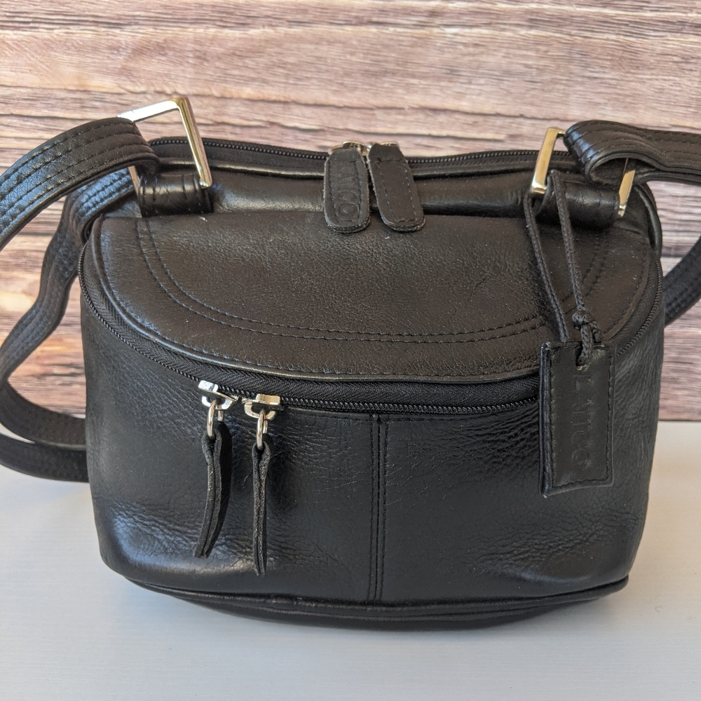 🤍🤍Latico black leather crossbody bag.
